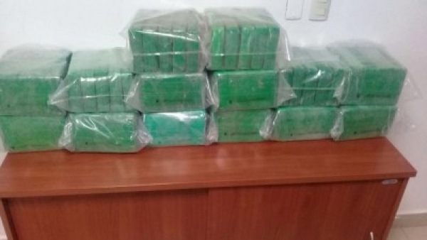 Autoridades ocupan 71 kilos de cocaína en costa del Seibo